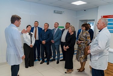 Депутаты посетили обновленный корпус областной больницы